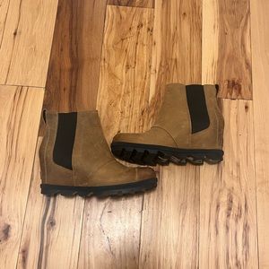 Sorel Women’s Joan of Arctic Wedge Chelsea Bootie - Size 9